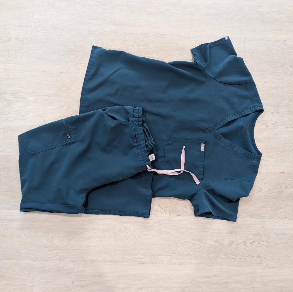 Figs scrub set, Caribbean Blue - Catarina top and Yola bottom - both XL